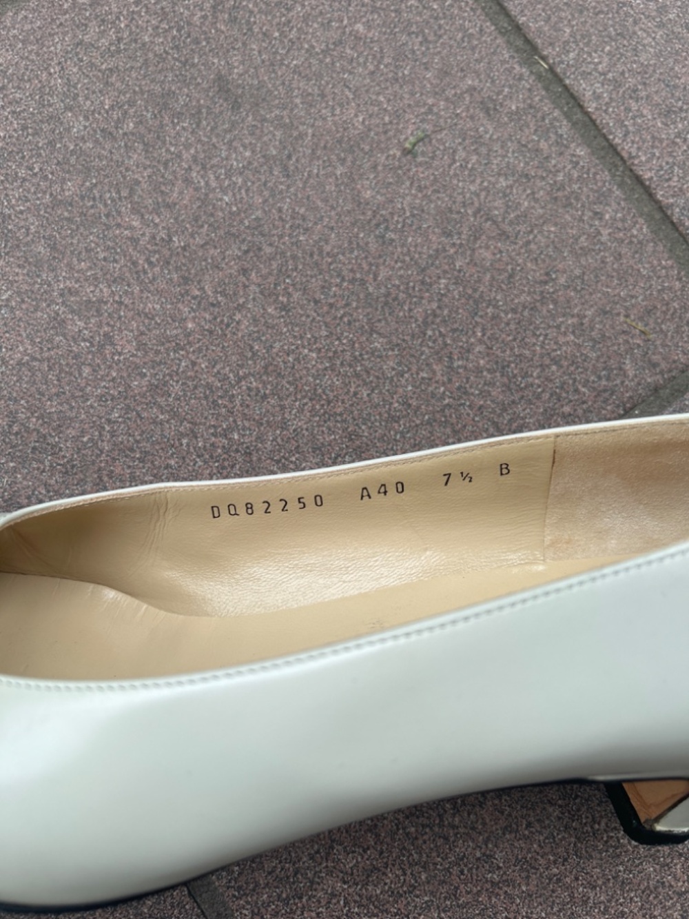 Salvatore Ferragamo Off-White Leather Square Toe Gancini Buckle Pumps Size 7.5 B - Picture 4 of 10
